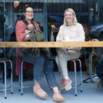 Mama-geht-tanzen-Gründerinnen „Mama geht tanzen“ haben Anna Schumacher-Stolina und Andrea Rücker im Café Schimmerlos