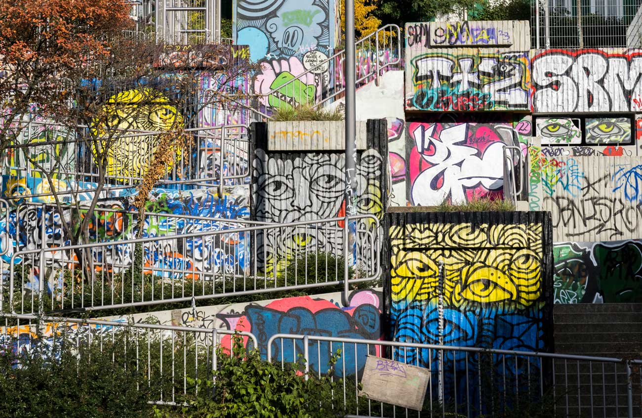 Haus der Jugend Elberfeld Vorplatz mit Grafitti