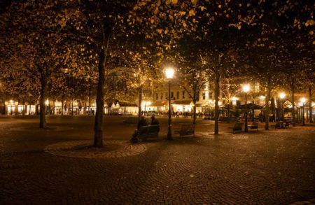 Wuppertaler Laurentiusplatz mit Adventsbeleuchtung