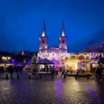 Beleuchtung bei Nacht auf dem Weihnachtsmarkt am Laurentiusplatz