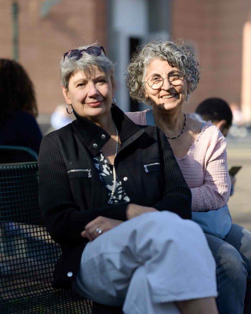 Andrea und Nagehan auf dem Laurentiusplatz