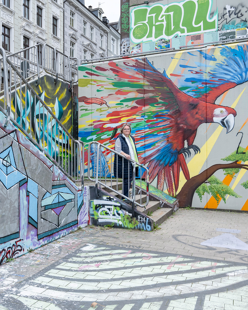 Viola Wessler vor dem Haus der Jugend in Wuppertal Elberfeld