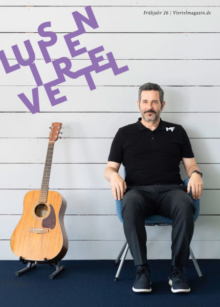 Titelbild des Magazins Luisenviertelmagazin 1/2026 Sascha Poddey mit Gitarre